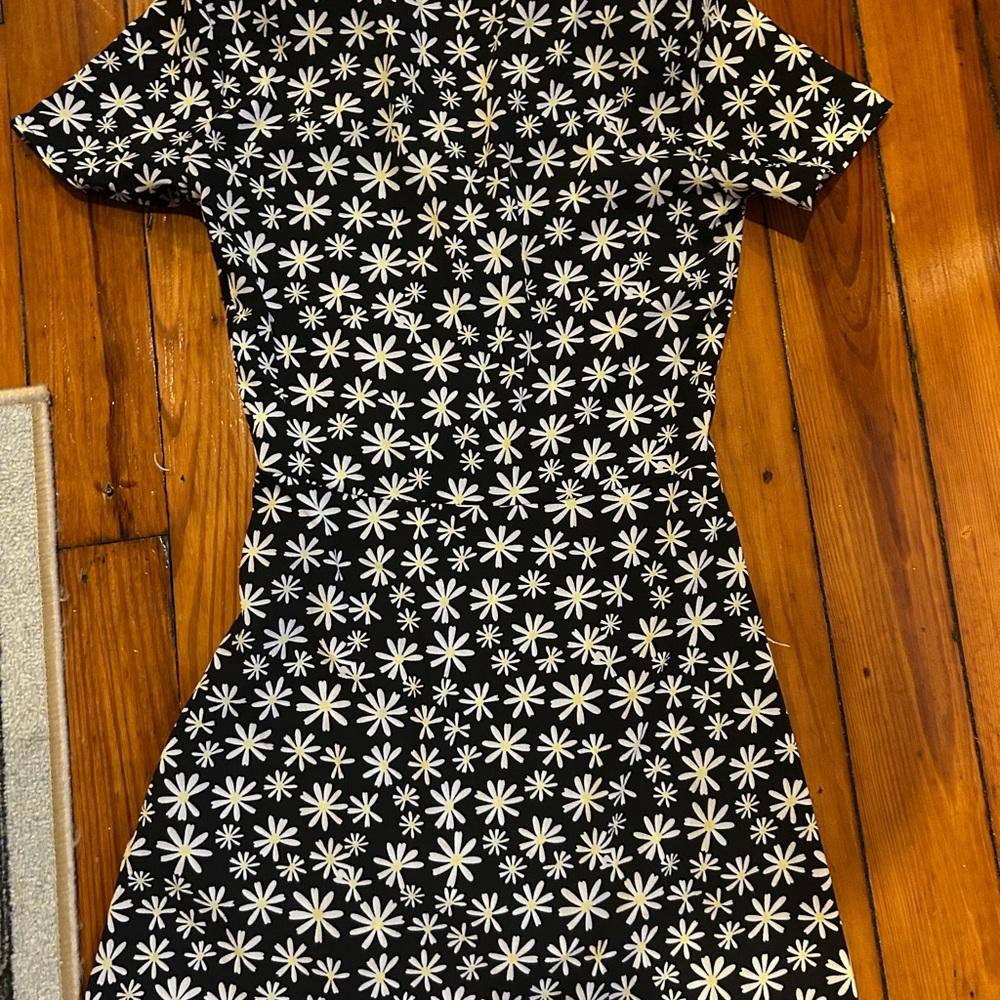 Black Daisy Print Short Sleeve Dress -